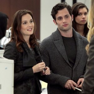 Blair (Leighton Meester) e Dan (Penn Badgley) al W Magazine nell'episodio Damien Darko di Gossip Girl
