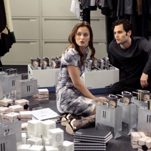 Leighton Meester e Penn Badgley al W Magazine in un momento dell'episodio Damien Darko di Gossip Girl