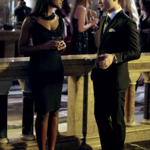 Raina Thorpe (Tika Sumpter) e Chuck Bass (Ed Westwick) nell'episodio Damien Darko di Gossip Girl