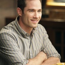 Scotty (Luke MacFarlane) in un momento dell'episodio Scandalized di Brothers & Sisters