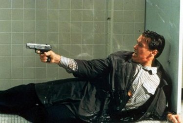 Arnold Schwarzenegger in una scena del film True Lies