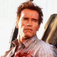 Arnold Schwarzenegger in una sequenza del film True Lies