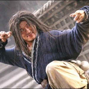 Jackie Chan in una scena del film The Forbidden Kingdom