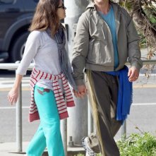 Robert Downey Jr. con la moglie Susan fa una passeggiata sulla spiaggia