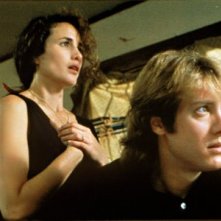 Andie MacDowell e James Spader in una scena del film Sesso, bugie e videotape