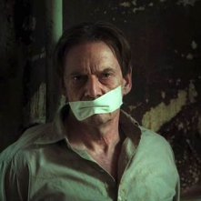 Jesper Christensen in una scena del film Il debito
