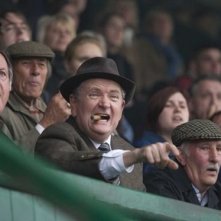 Jim Broadbente in una scena del film Il maledetto United