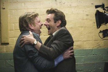 Timothy Spall e Michael Sheen in una scena del film Il maledetto United