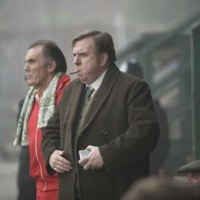 Timothy Spall in una scena del film Il maledetto United