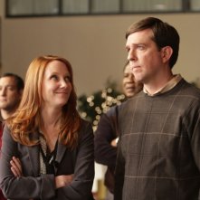 Anne Heche ed Ed Helms in una sequenza del film Cedar Rapids