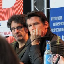 Berlinale 2011: Josh Brolin e Joel Coen durante la conferenza stampa de Il Grinta