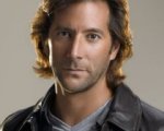 Henry Ian Cusick avvocato per Shonda Rhimes