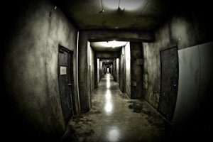 Uno scenario inquietante dell'horror The Shock Labyrinth 3D