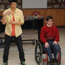 Harry Shum Jr. e Kevin McHale nell'episodio di Glee Stupide canzoni d'amore (Silly Love Songs)
