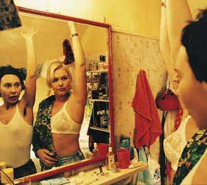 Una scena del film Together - Insieme di Lukas Moodyson