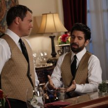 Adam Baldwin e Joshua Gomez in una scena dell'episodio Chuck Versus the Masquerade