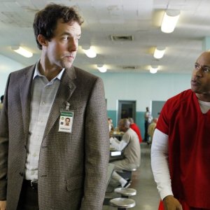 Peter Cambor e LL Cool J in prigione nell'episodio Lockup di NCIS: Los Angeles