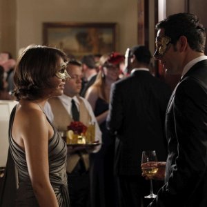Vivian (Lauren Cohan) e Chuck (Zachary Levi) in una scena dell'episodio Chuck Versus the Masquerade