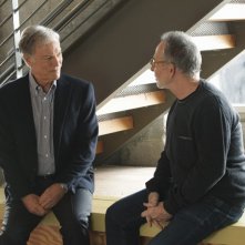 Richard Chamberlain parla con Ron Rifkin nell'episodio Thanks For The Memories di Brothers & Sisters