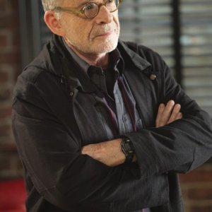 Ron Rifkin in un momento dell'episodio Thanks For The Memories di Brothers & Sisters