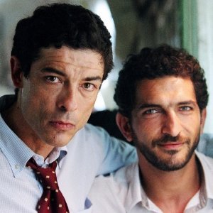 Amr Waked e Alessandro Gassman nel film Il padre e lo straniero