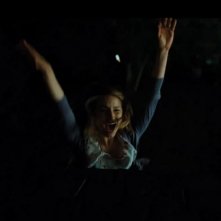 Dianna Agron nella scena della caduta nel film Sono il numero quattro