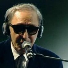 il cantautore siciliano Franco Battiato a Sanremo 2011