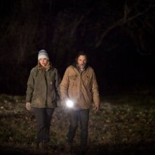 Jennifer Lawrence con John Hawkes nel film Winter's Bone