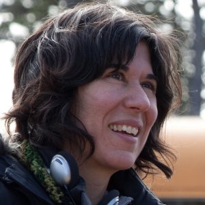 La regista Debra Granik sul set del suo Winter's Bone