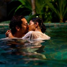 Tomer Sisley in coppia con Mamee Napakpapha Nakprasitte nel film Largo Winch 2