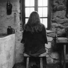 Erika Bok in una scena meditativa di The Turin Horse