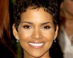 Halle Berry torna in New Year's Eve