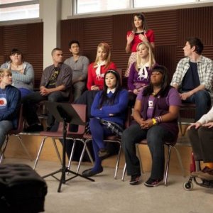 Il giovane cast di Glee in una scena dell'episodio Comeback della seconda stagione