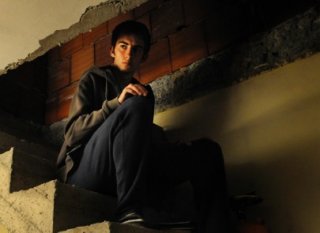 Tristan Halilaj in una sequenza di The Forgiveness of Blood