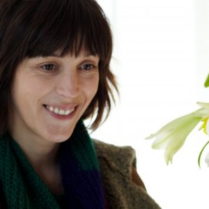 Una solare Florence Loiret-Caille nel film La petite chambre