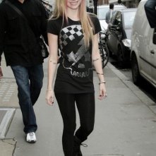 Avril Lavigne lascia lgli studios della BBC Radio One