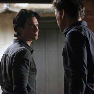 Damon (Ian Somerhalder) e Alaric (Matthew Davis) nell'episodio The Dinner Party di Vampire Diaries