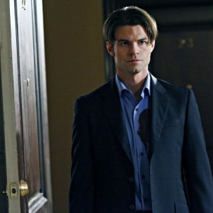 Elijah (Daniel Gillies) in una scena dell'episodio The Dinner Party di Vampire Diaries