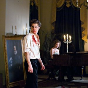 Il vampiro Stefan (Paul Wesley) molto assetato nell'episodio The Dinner Party di Vampire Diaries