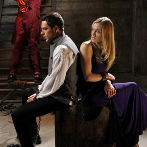 John Larroquette, Zachary Levi e Yvonne Strahovski in una sequenza di Chuck Versus the Seduction Impossible