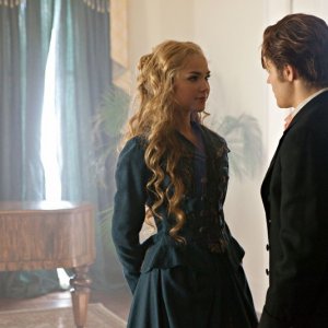 Un flashback con Lexi (Arielle Kebbel) e Stefan (Paul Wesley) nell'episodio The Dinner Party di Vampire Diaries