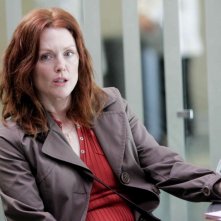 Julianne Moore nel film horror Shelter