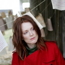 Primo piano di Julianne Moore dal film Shelter