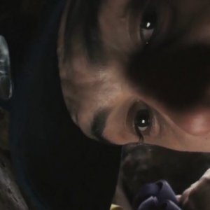 Primissimo piano di James Franco dal film 127 Hours