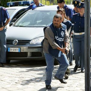 Sergio Friscia in una scena di Caccia al Re - La narcotici