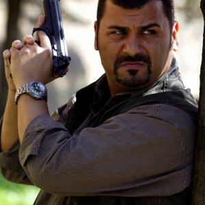 Sergio Friscia nel ruolo del sostituto commissario Conte, in azione...