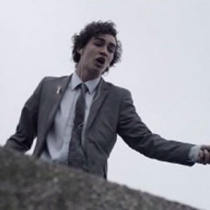 Un'immagine di Robert Sheehan dalla stagione 2 di Misfits