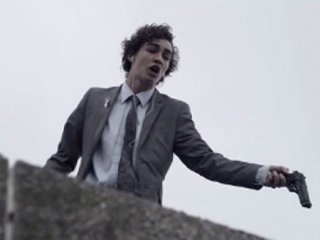 Un'immagine di Robert Sheehan dalla stagione 2 di Misfits