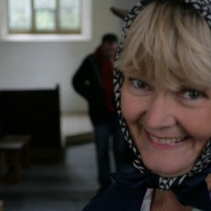 Chrissie Cotterill sul set del film film Holy Water