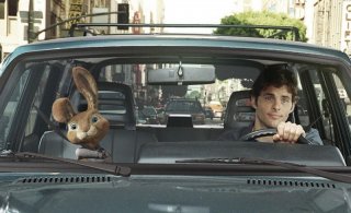James Marsden nel film Hop